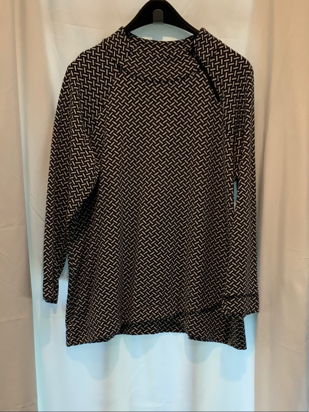Talbots Black and White Geometric Long Sleeve Top